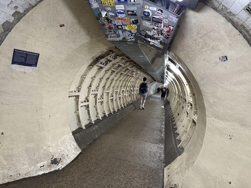 Tunnelling under the Thames - PASSAGE 1