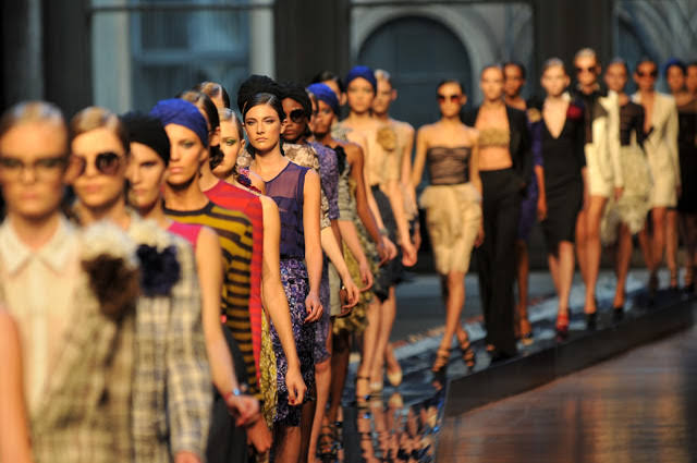 The fashion industry - PASSAGE 2