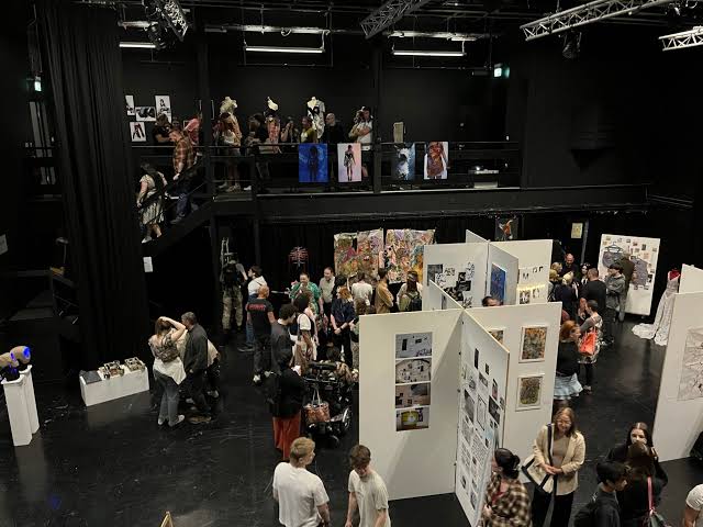 Preparing for the end-of-year art exhibition