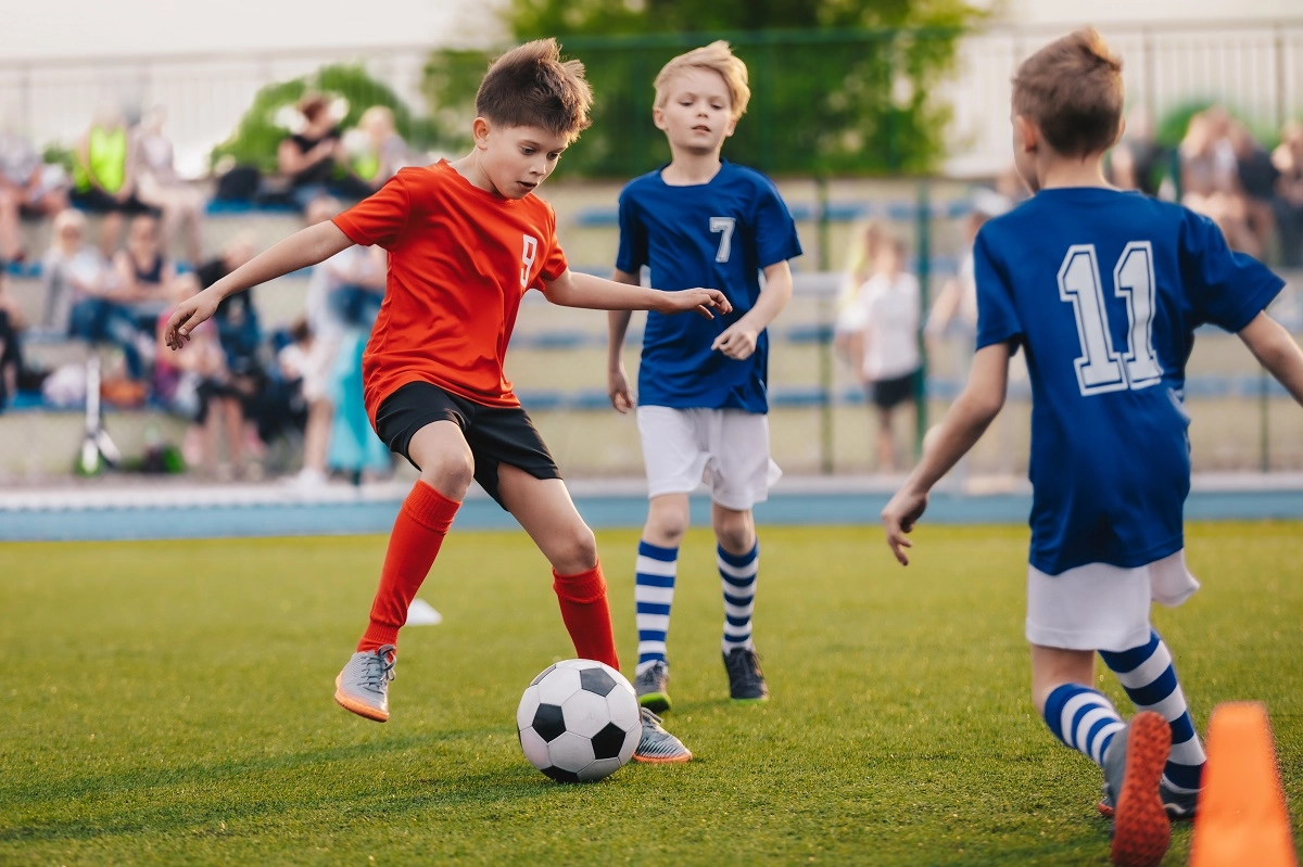 Playing Soccer: Đề thi thật IELTS READING (Giải thích cấu trúc khó, Đáp án Chi tiết)